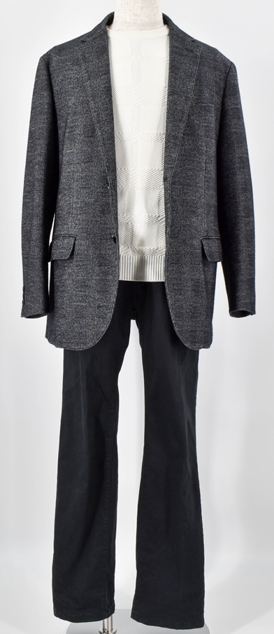 シンプルながらも落ち着きを感じさせるスマートなコーディネート。