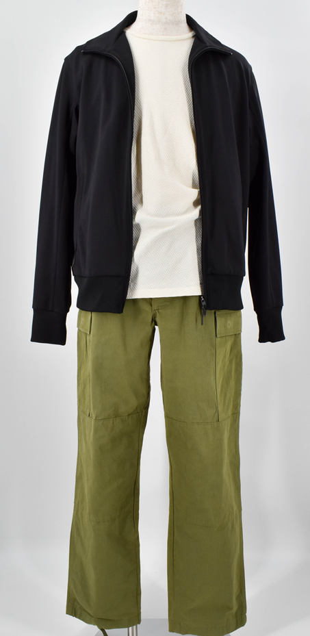 スポーティに洗練された大人のシンプルコーディネート