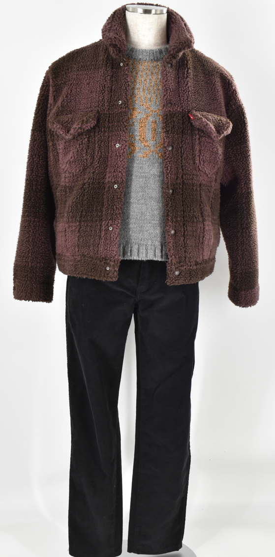 存在感のあるボアジャケットに、柄ニットを合わせた冬にぴったりなスタイル。